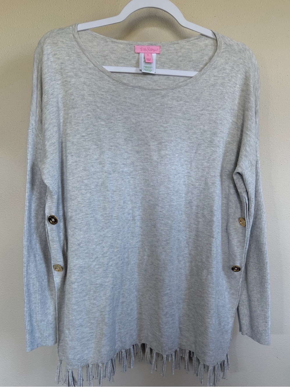 Lilly Pulitzer Lightweight Gray Fringe Hem Sweater Top Gold Accents Women’s S